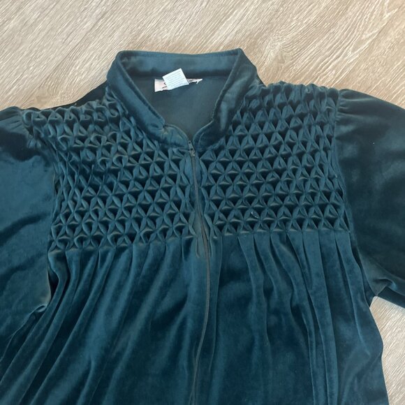 Vintage Saybury L Green Velvet Velour 1/2 Zip Smocked Long Sleeved Robe - Picture 2 of 4